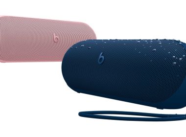 Колонка Beats Pill дебютирует в новых темно-синих и румяно-розовых цветах. Колонка Beats Pill дебютирует в новых темно-синих и румяно-розовых цветах.