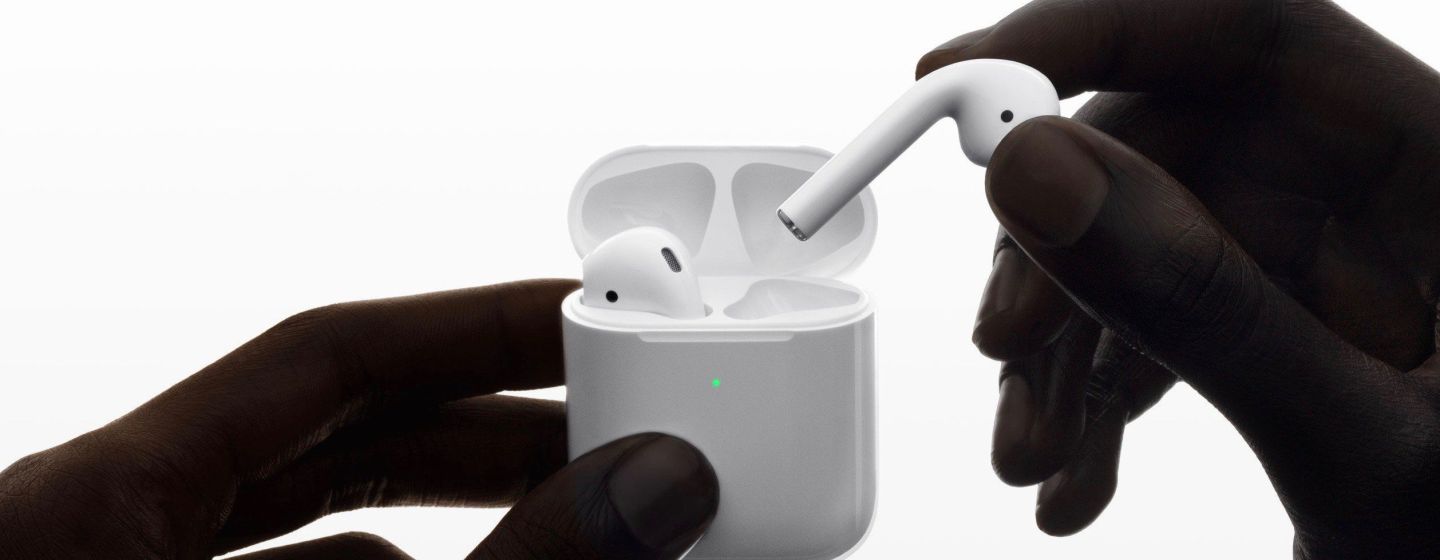Apple представила новые наушники AirPods