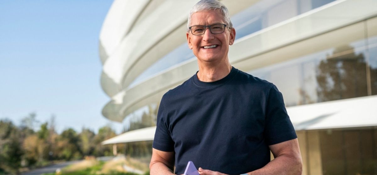 Акционеры Apple против премии для Тима Кука сумма которой 99 миллионов долларов