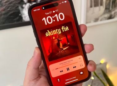 В iOS 26 може з’явитися анімована обкладинка альбому на весь екран блокування В iOS 26 може з’явитися анімована обкладинка альбому на весь екран блокування