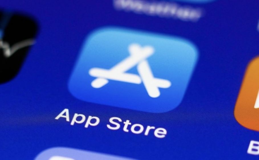 Apple готовится разрешить загрузку приложений на iPhone из сторонних магазинов