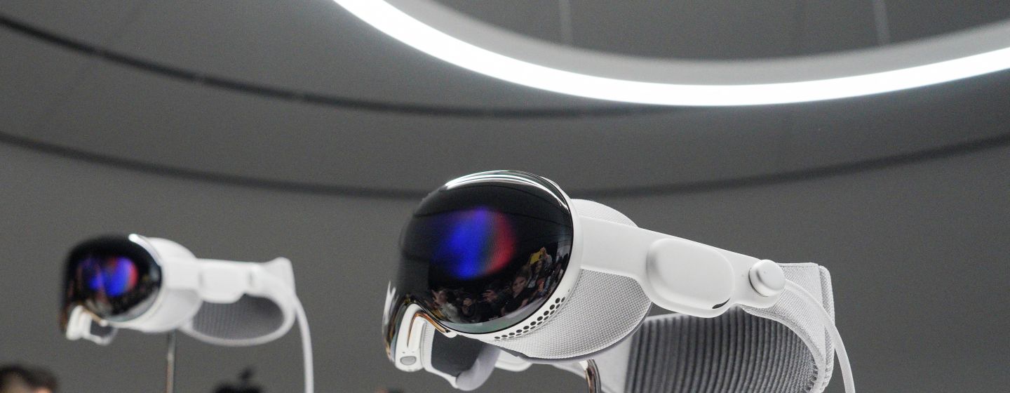 Apple запатентовала съемный аккумулятор для Vision Pro