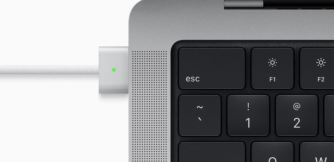 Быструю зарядку через MagSafe и USB Type-C поддерживает только MacBook Pro 14"