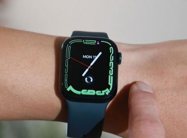 Apple объяснила, почему Apple Watch 7 вышли с задержкой