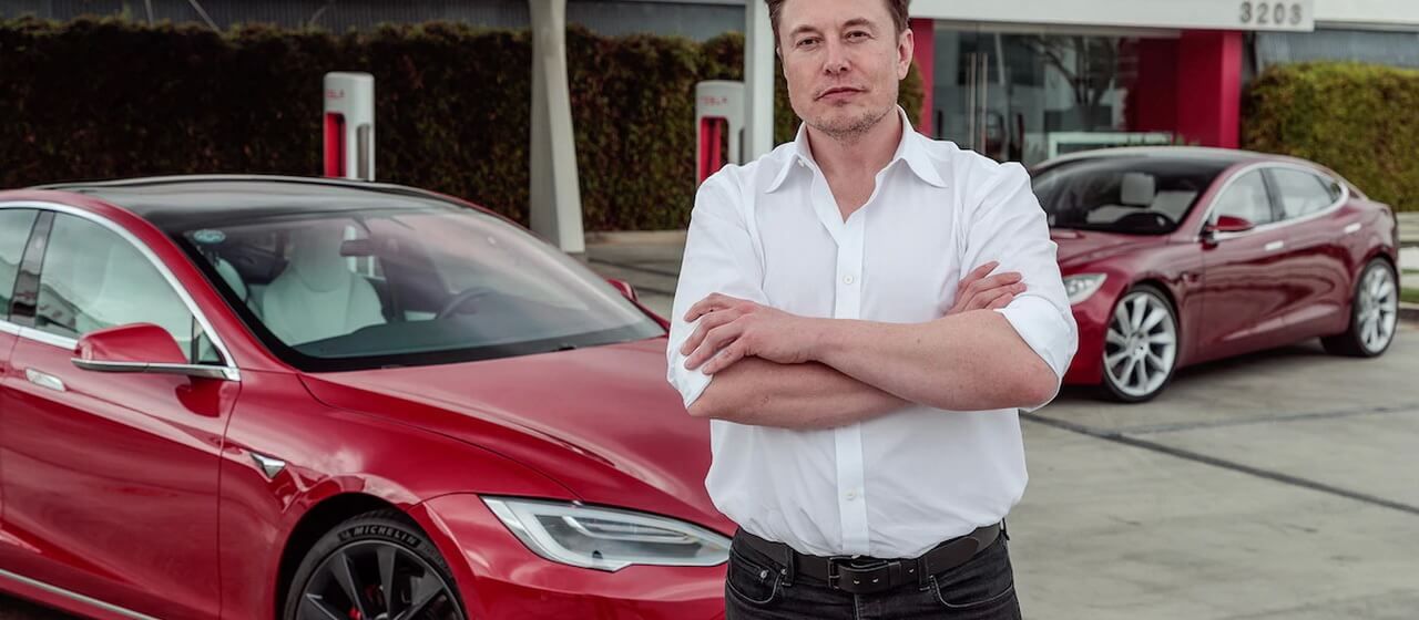 Илон Маск продал свои акции Tesla почти на $4 млрд