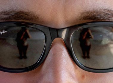 Facebook и Ray-Ban представили умные очки с камерой и динамиками по цене от $299
