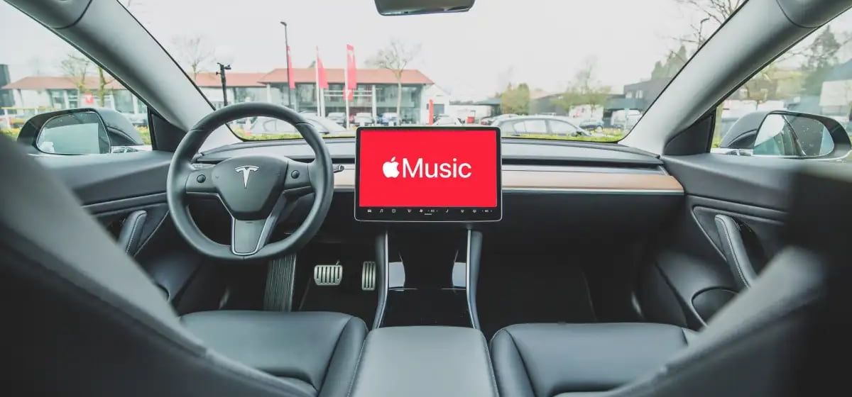 Tesla добавила в автомобили поддержку Apple Music и игр из Steam