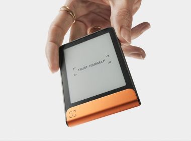 Огляд криптогаманця Ledger Flex Огляд криптогаманця Ledger Flex