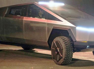 В сети появилось фото новой версии Tesla Cybertruck В сети появилось фото новой версии Tesla Cybertruck