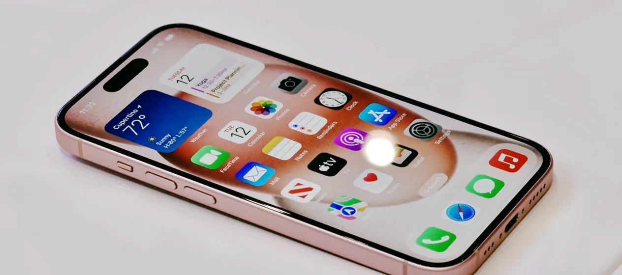 Владельцы iPhone 15 жалуются на хрип в динамиках при максимальной громкости