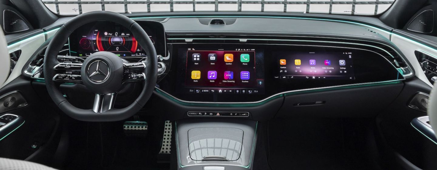 Владельцы Mercedes-Benz скоро смогут использовать iPhone и Apple Watch вместо ключа