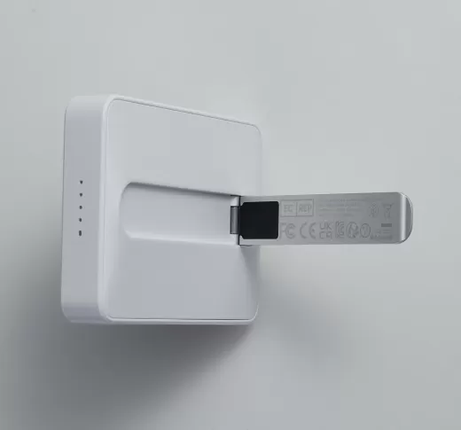 Повербанк із бездротовою зарядкою ESR Halolock Kickstand Wireless Power Bank 5000mAh mini White