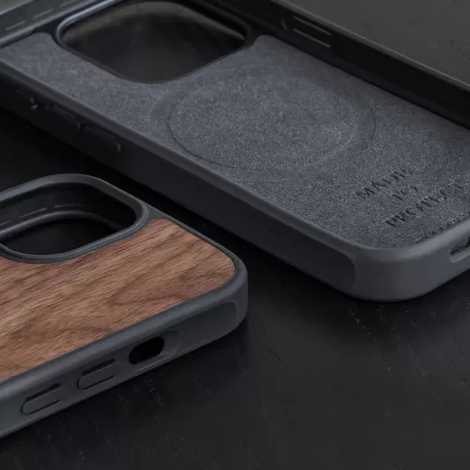 Деревянный чехол Woodcessories Bumper Case MagSafe Walnut для iPhone 15 Pro Max
