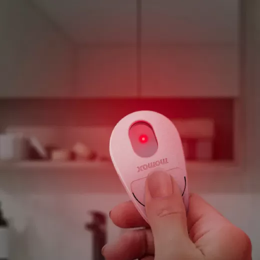 Трекер Momax Pinguard Find My Locator Tracker with Anti-Spy Camera Detector Pink