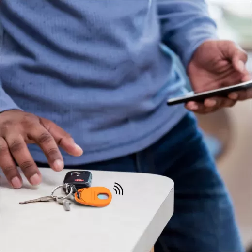 Трекер Momax Pinguard Find My Locator Tracker with Anti-Spy Camera Detector Orange