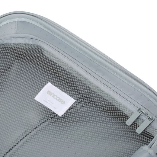 Чемодан Incase NoviConnected 22 Smart Hardshell Luggage White Gloss (INTR100295-WGL)