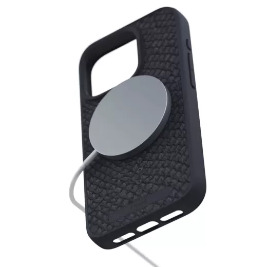 Кожаный чехол Njord Salmon Leather MagSafe Case Black для iPhone 15 Pro (NA53SL00)