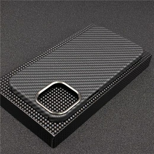 Карбоновый чехол CasePro Premium Carbon Case Black для iPhone 14