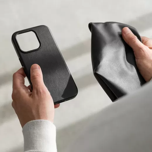 Чехол с экологической кожи Woodcessories Bio Organic Leather Case Black для iPhone 15 Pro Max